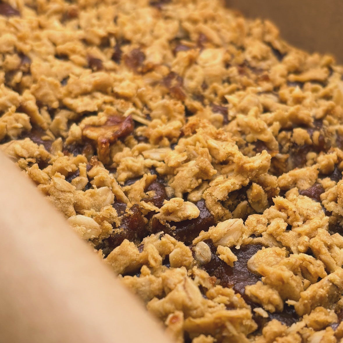 لوح الشوفان بالتمر والكراميل